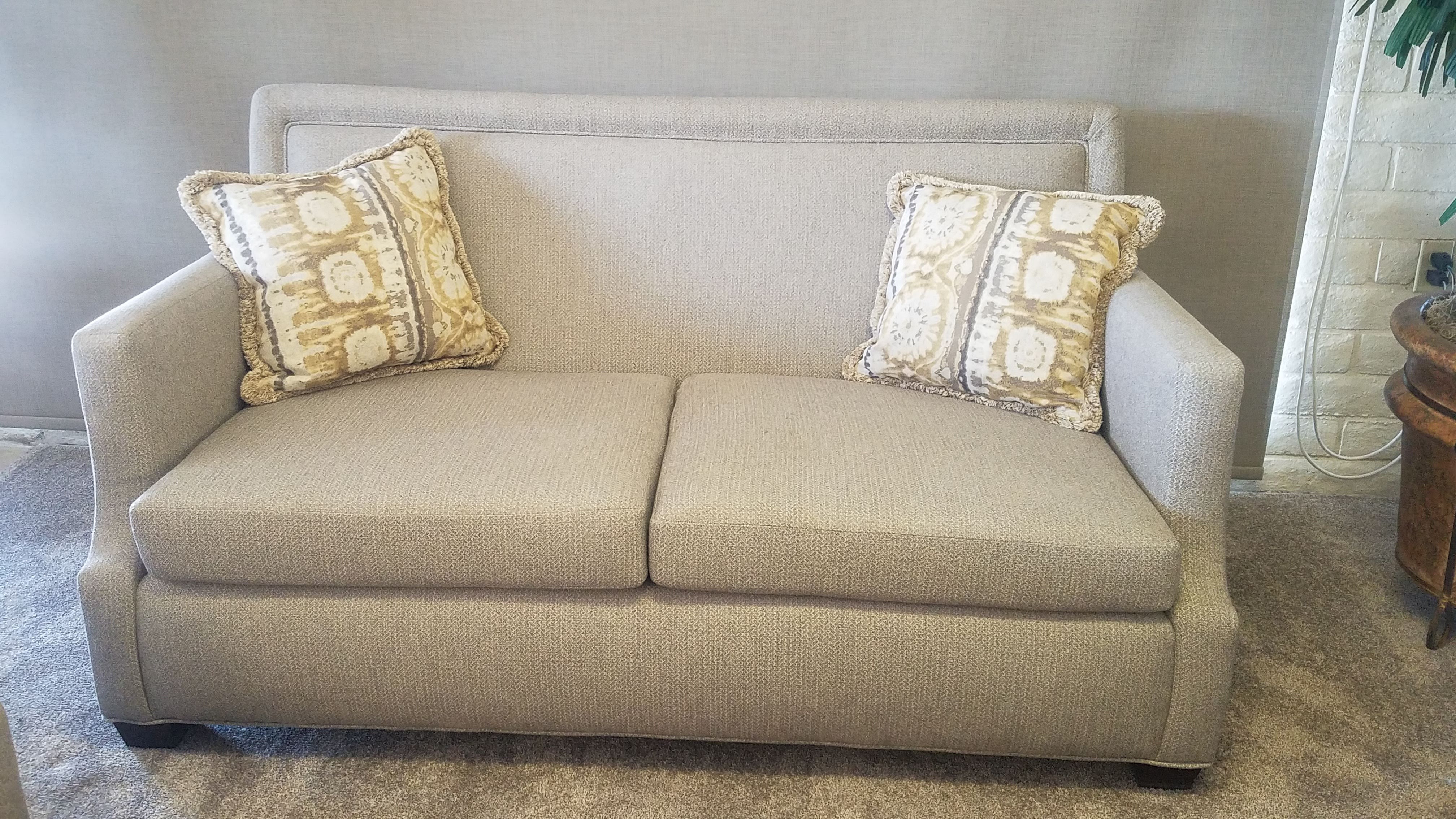 20190417_114504 Grey Love Seat